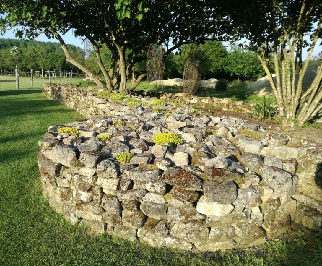 Le Gite Des 3 Saules Saint-Savinien Exterior foto